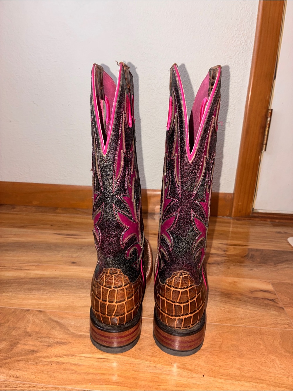 Ariat Women's Chute Out Boot-Antique Tan Croc/Crackled Teagenta Cowgirl- size 7B - Picture 5 of 11